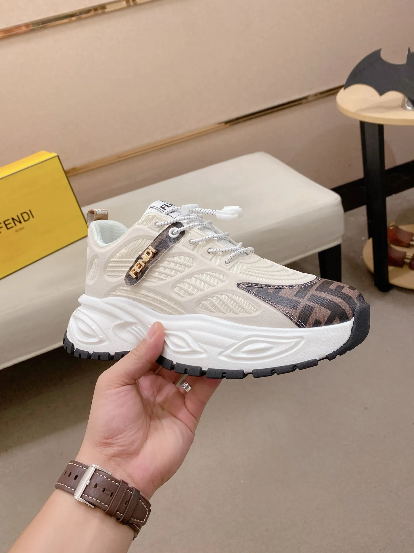 Men's shoes 💰 442💰 (fendi) New high-top 👊🏻 upper 🇮🇹 imported cowhide fabric 🇩🇪 lining imported breathable mesh lining. The original outsole is molded to highlight the identity of every man, and the upper foot is elegant and stable🚶🏻🚶🏻The high-end custom counters reproduce the original version📯No matter the wind or rain, the shoe last remains unchanged and can withstand the verification of time🔍️,🔵 Size: 38-44